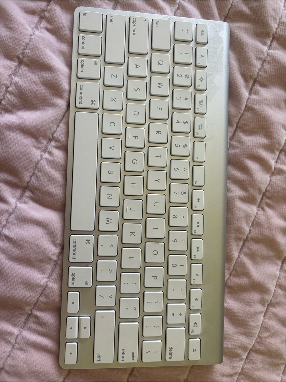 Apple Compact Wireless Keyboard in White and Silver